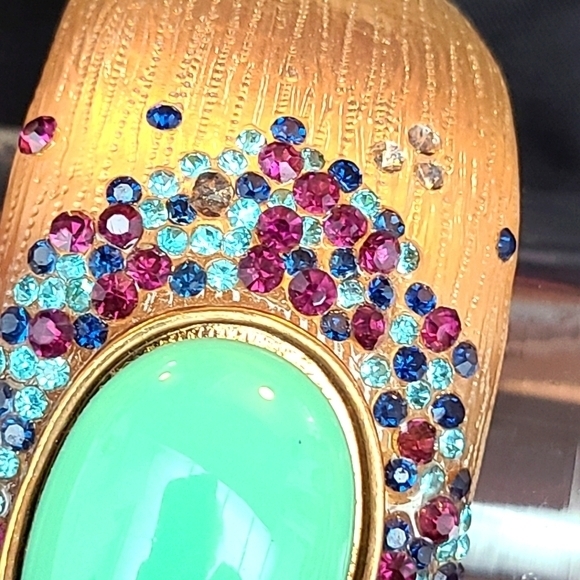 Goldtone Lucite W/ Turq.Stone& Set Crystals Bangle Unsigned - Picture 11 of 12